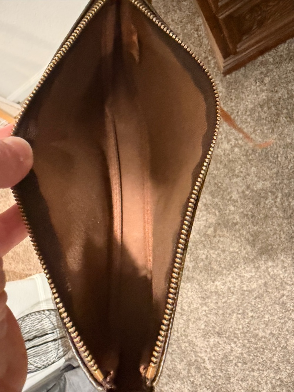 Louis Vuitton Monogram Shoulder Bag in Brown and Gold has strap but not attached - Picture 8 of 12